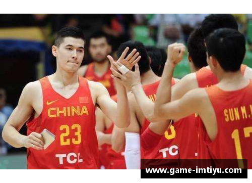 周琦代表中国男篮参加备战世界杯，成为引领球队的重要内线力量